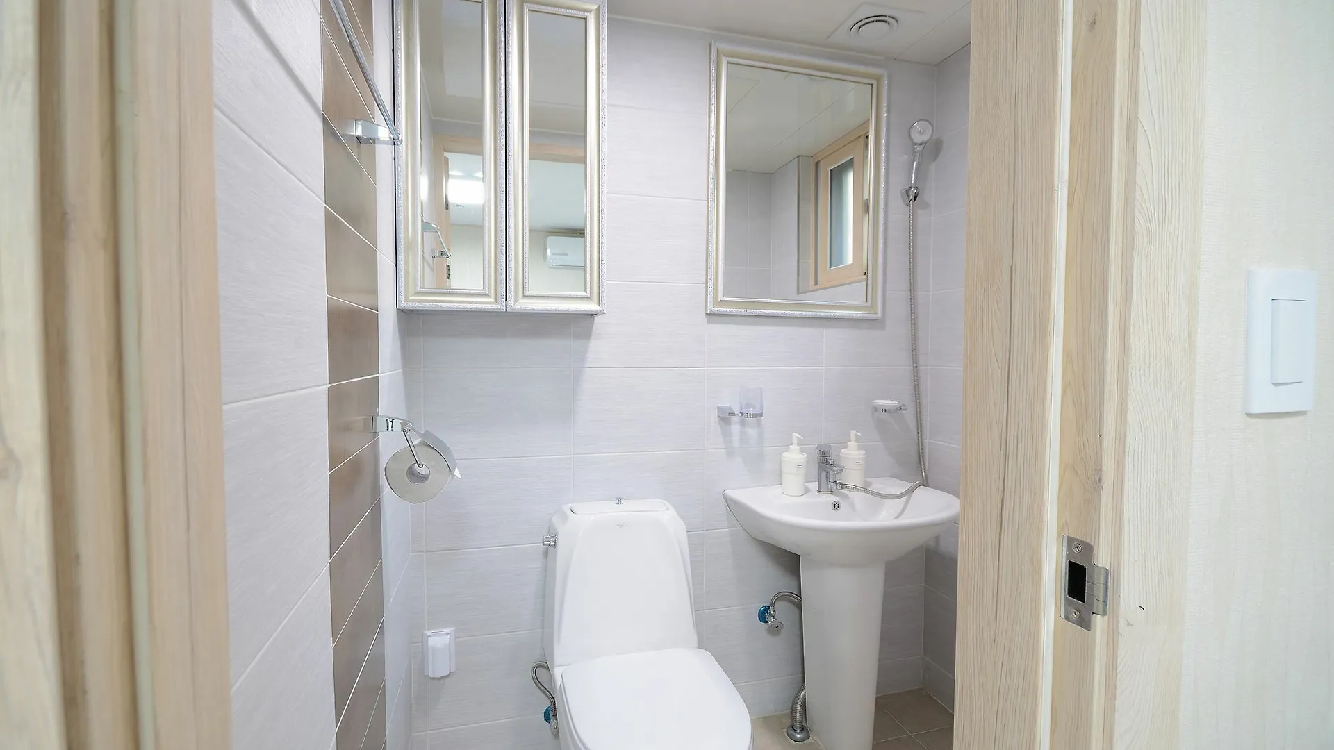 Sunnyhill Guesthouse Hongdae Seoul 2*,